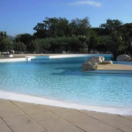 Gasrian - Meuble De Tourisme Classe 3 Etoiles, Avec Acces Et Piscine Gassin